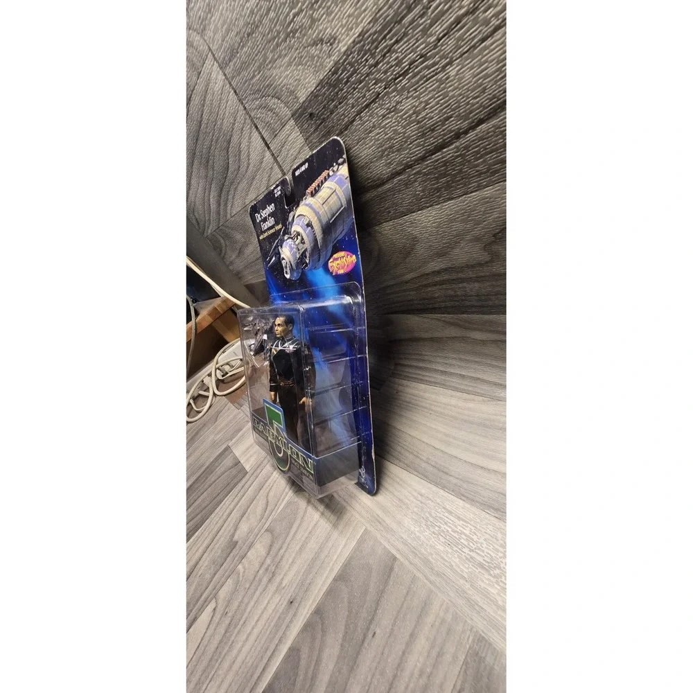 Babylon 5 Dr. Stephen Franklin Exclusive Premiere Figure w/ Earth Science Vessel